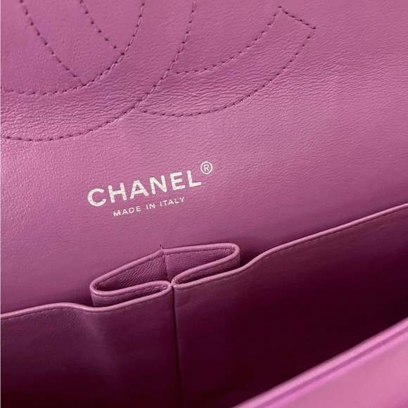 Chanel Double Flap in Lambskin - Picture 4 of 9